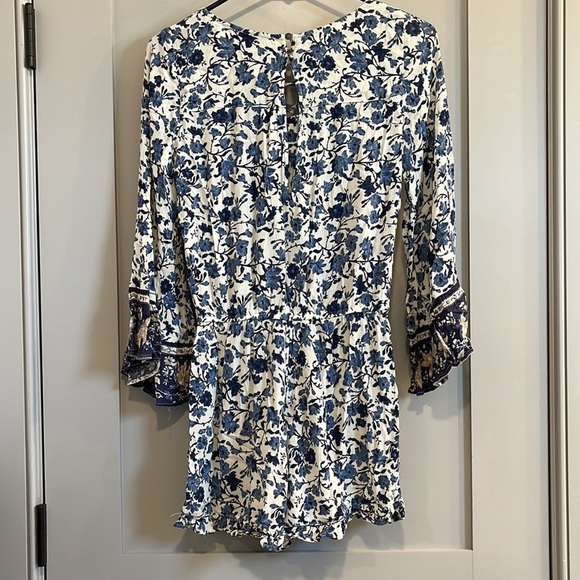 American Eagle Floral Romper Long Sleeves XS Boho Fall Lace up Bell Sleeve - Picture 5 of 7